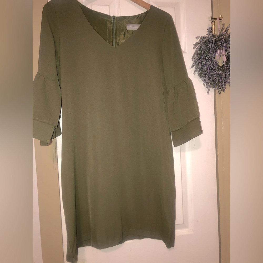 This designer belongsi dress is casual but the sleeves give it life